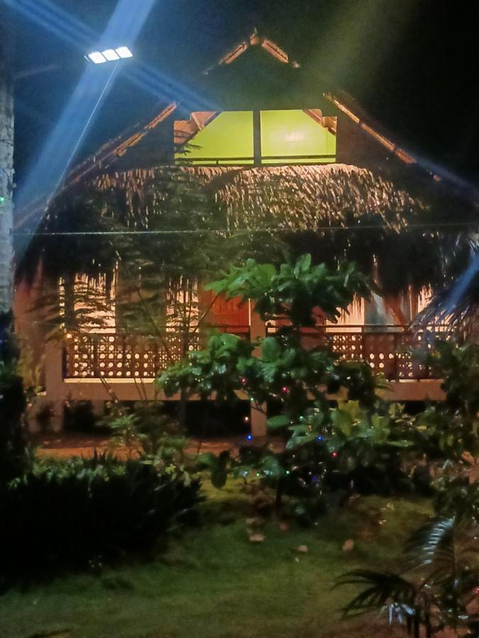 Weeroona Huts Homestay Pacifico San Isidro  Экстерьер фото